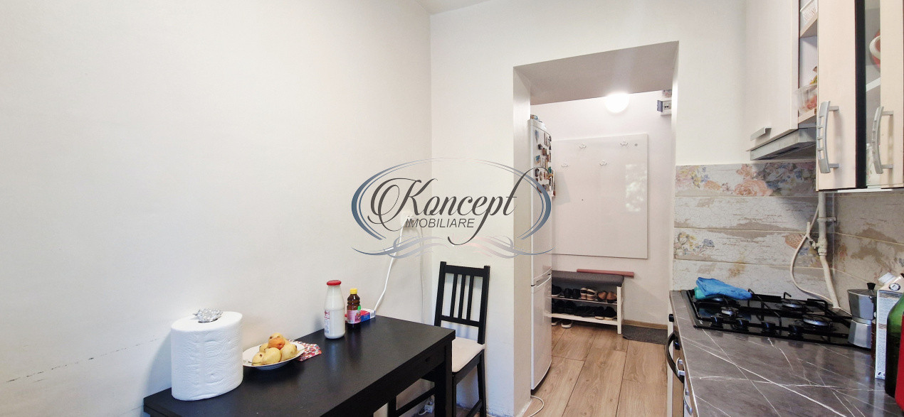 Apartament luminos, cu balcon