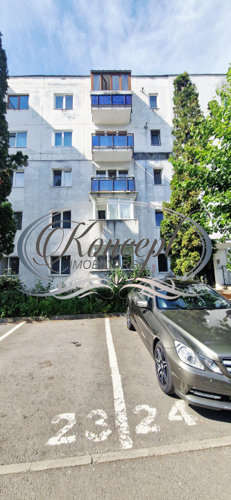 Apartament luminos, cu balcon