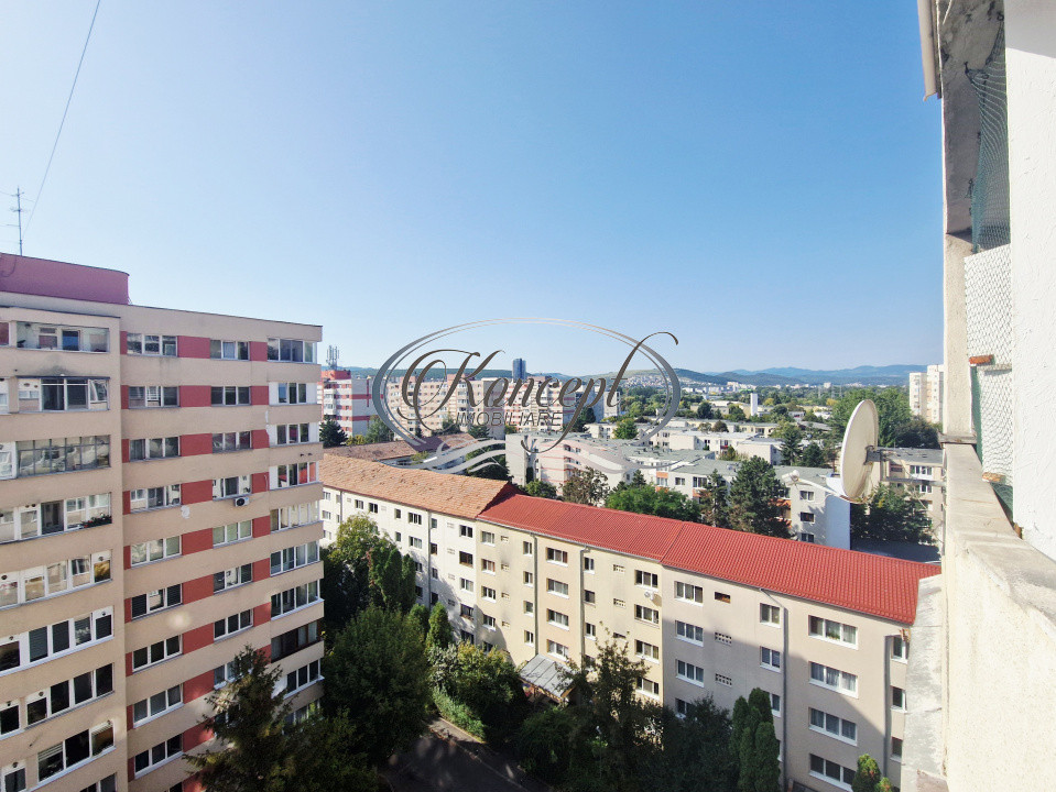 Apartament renovat cu priveliste si balcon