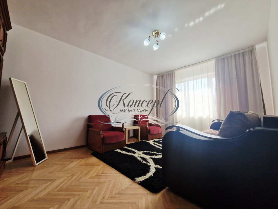 Apartament renovat cu priveliste si balcon