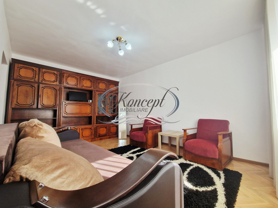 Apartament renovat cu priveliste si balcon