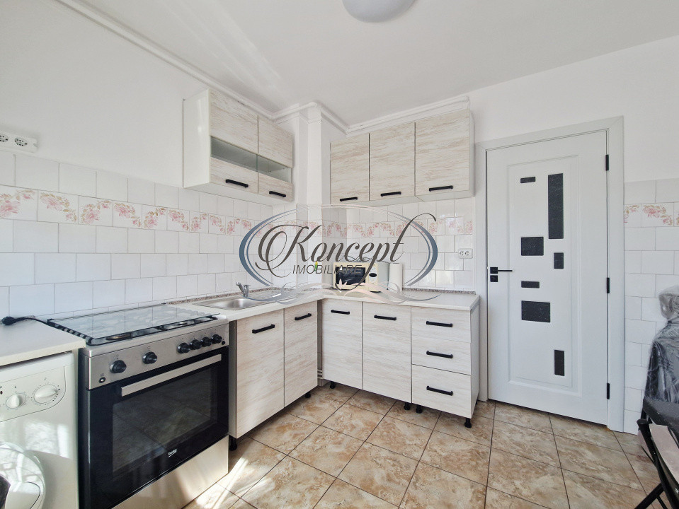 Apartament renovat cu priveliste si balcon