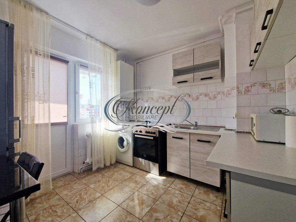 Apartament renovat cu priveliste si balcon
