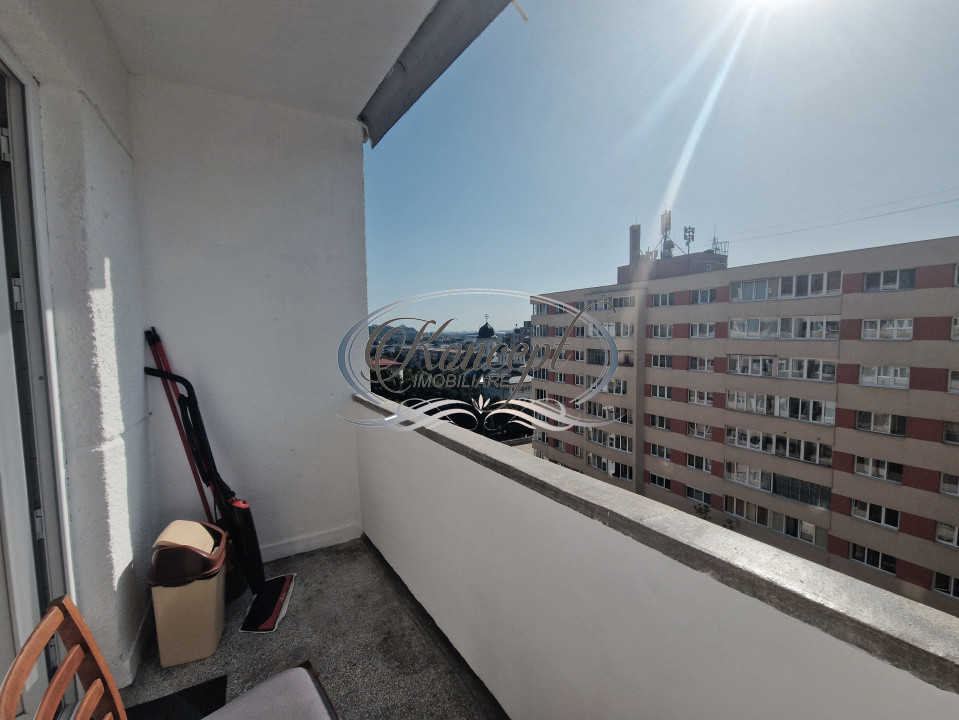 Apartament renovat cu priveliste si balcon