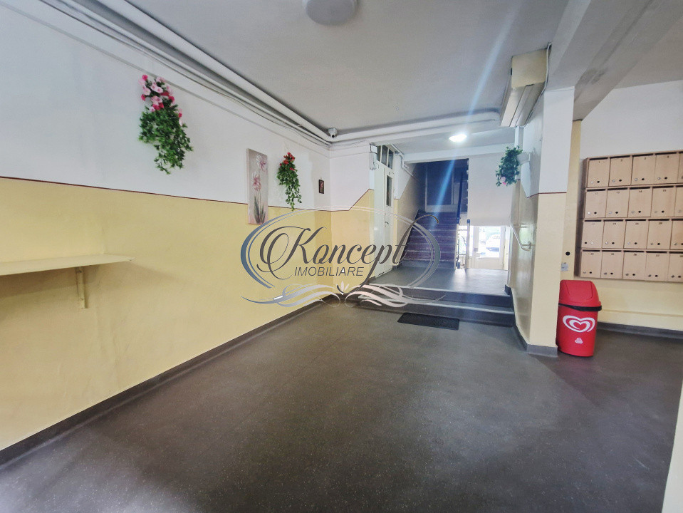 Apartament renovat cu priveliste si balcon