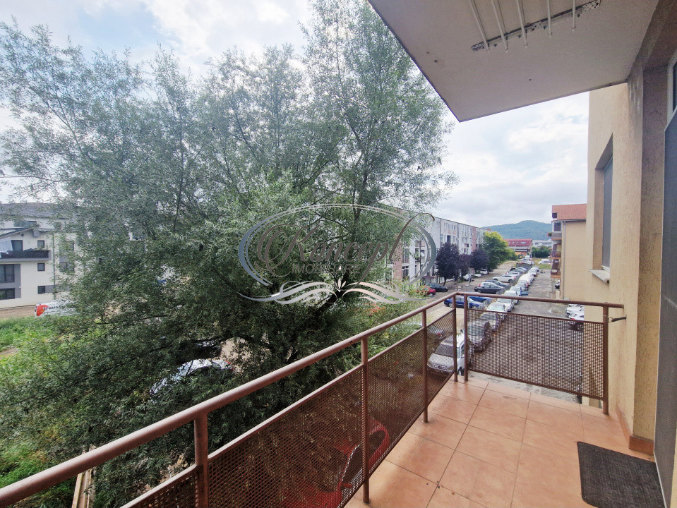 Locuinta moderna, renovata, cu balcon si parcare, strada Tineretului