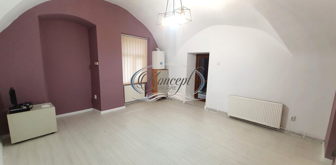 Birou in cladire istorica cu terasa si boxa, strada Eroilor
