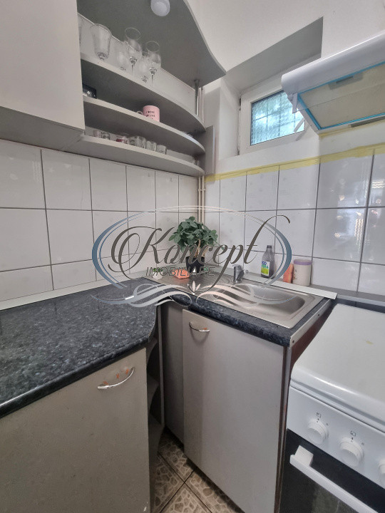 Casa cu terasa si pictura murala originala, centrul Clujului