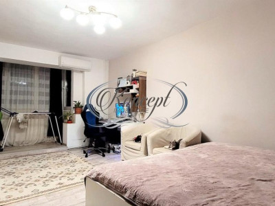 Apartament decomandat, la etaj intermediar