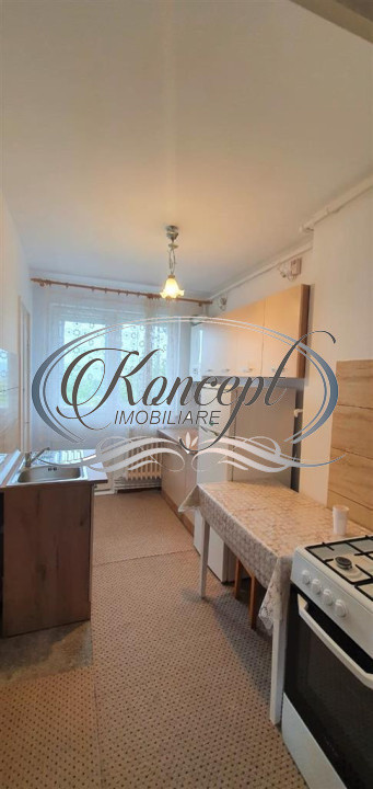 Apartament luminos cu balcon, zona Hotel Royal