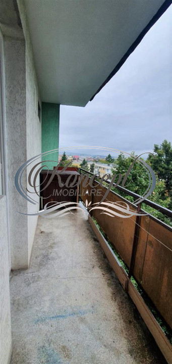 Apartament luminos cu balcon, zona Hotel Royal