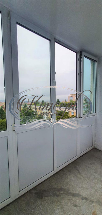Apartament luminos cu balcon, zona Hotel Royal