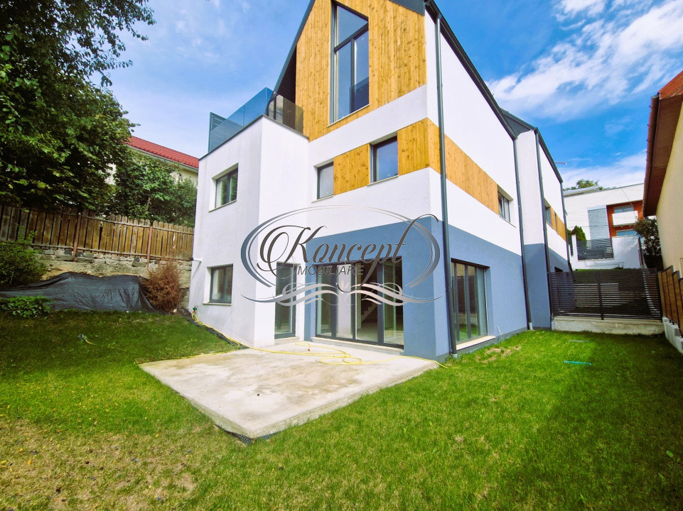 Duplex deosebit si eficient termic situat in Dambul Rotund