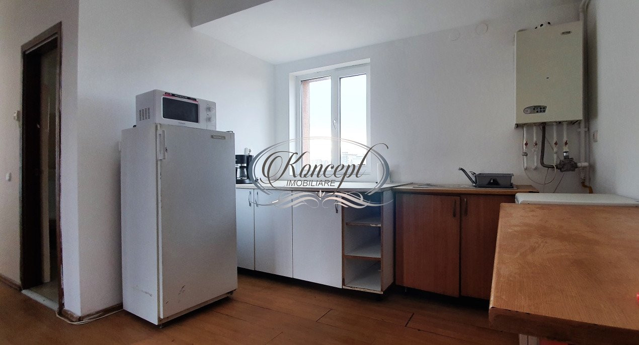 Apartament decomandat la etaj intermediar