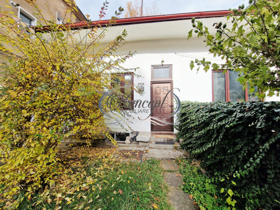 Investitie ideala: casa cu 2 unitati locative si curte, str. Horea