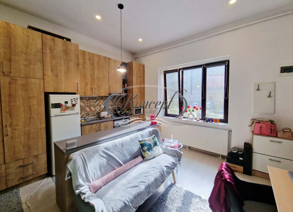 Investitie ideala: casa cu 2 unitati locative si curte, str. Horea