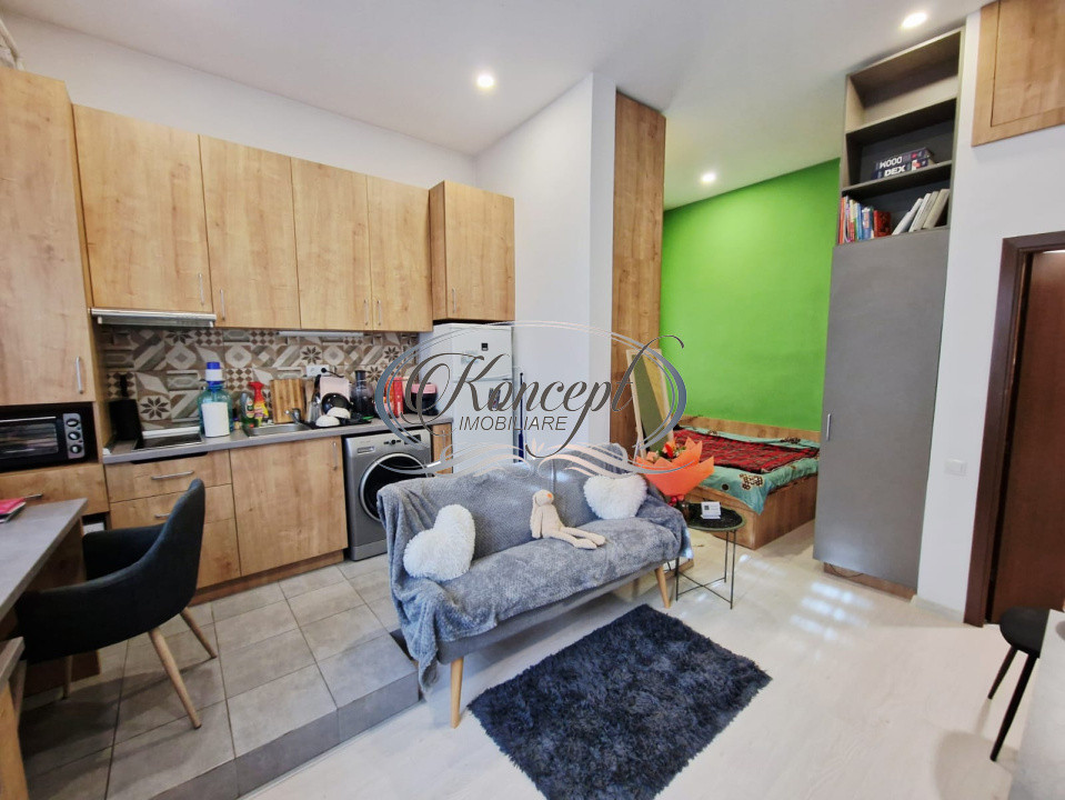 Investitie ideala: casa cu 2 unitati locative si curte, str. Horea