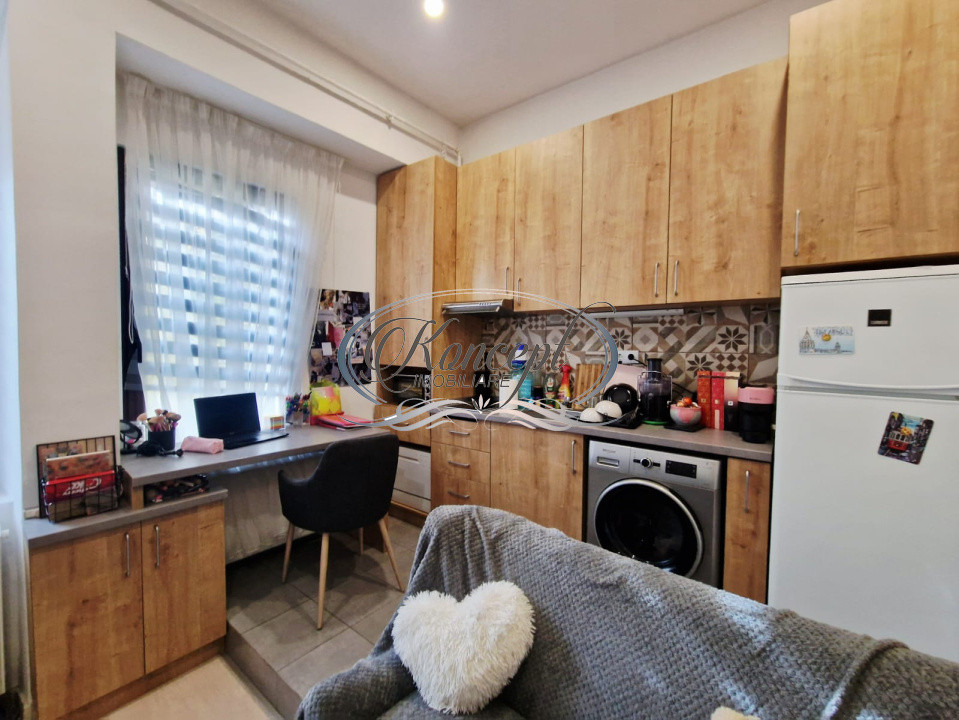 Investitie ideala: casa cu 2 unitati locative si curte, str. Horea