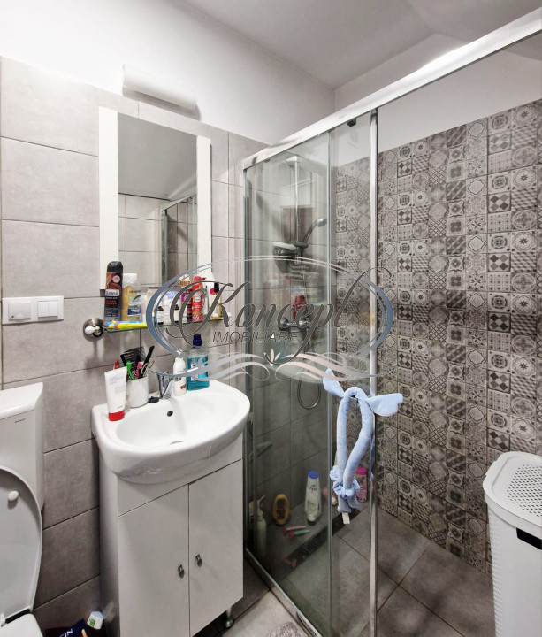 Investitie ideala: casa cu 2 unitati locative si curte, str. Horea