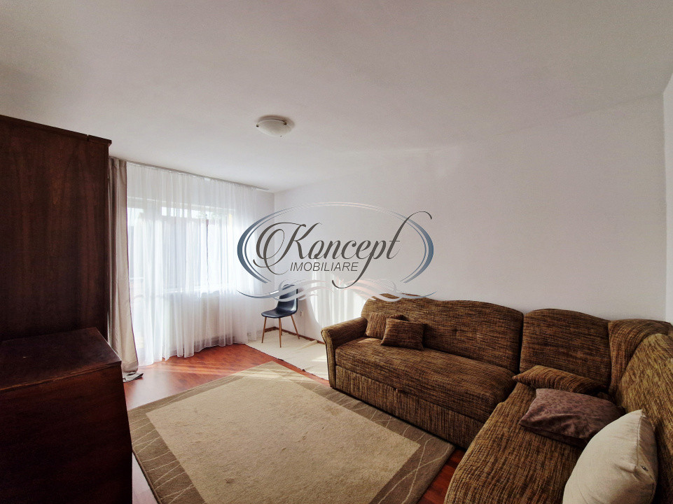 Casa moderna cu mansarda si curte comuna in zona Campului