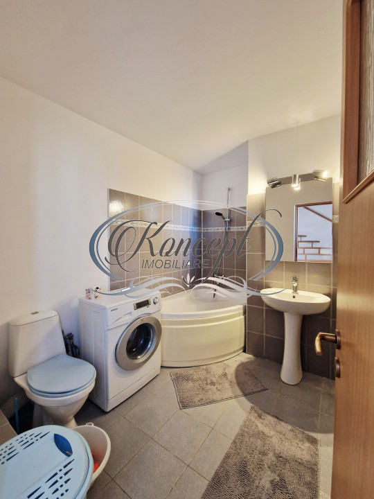 Casa moderna cu mansarda si curte comuna in zona Campului