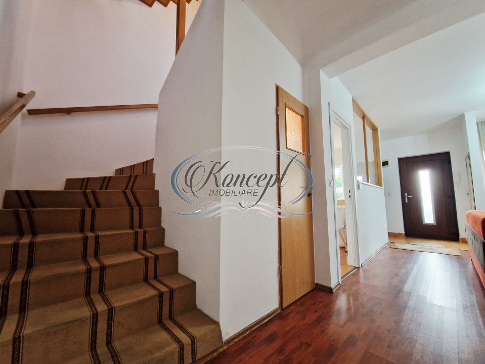 Casa moderna cu mansarda si curte comuna in zona Campului