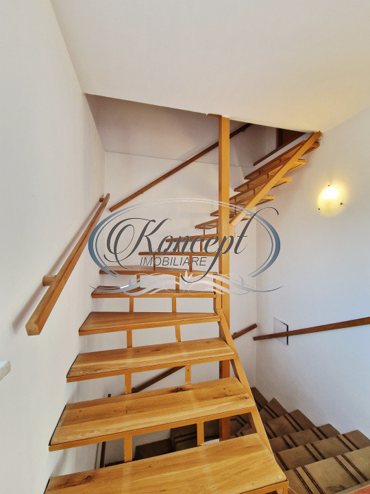 Casa moderna cu mansarda si curte comuna in zona Campului