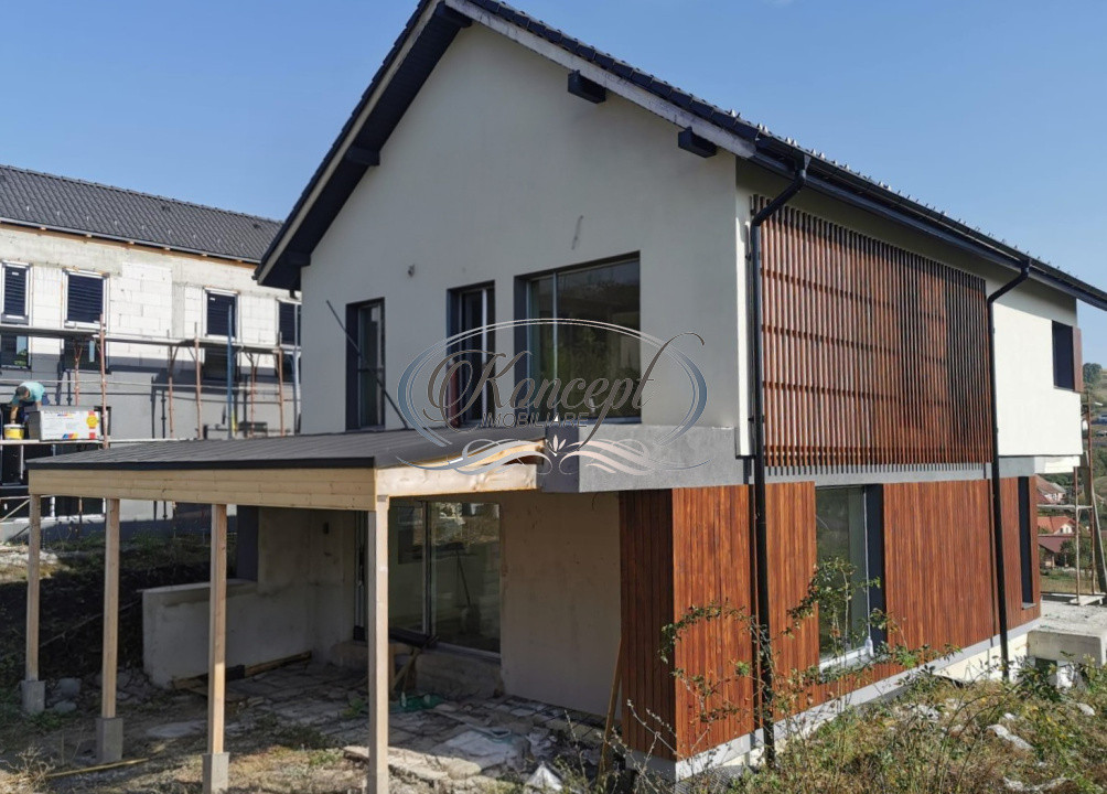 Casa moderna cu pod inalt si terasa generoasa pe Ady Endre