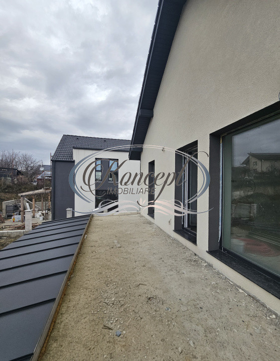 Casa moderna cu pod inalt si terasa generoasa pe Ady Endre