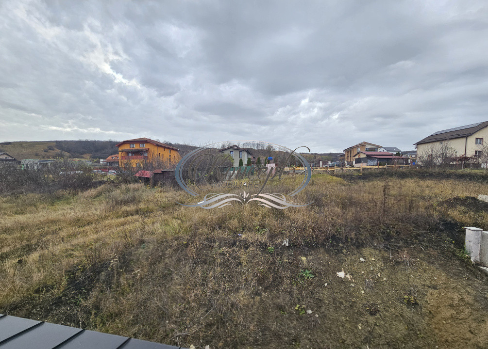 Casa moderna cu pod inalt si terasa generoasa pe Ady Endre