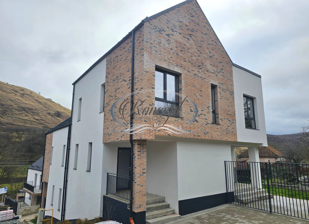 Locuinta spatioasa in ansamblu restrans din Tauti