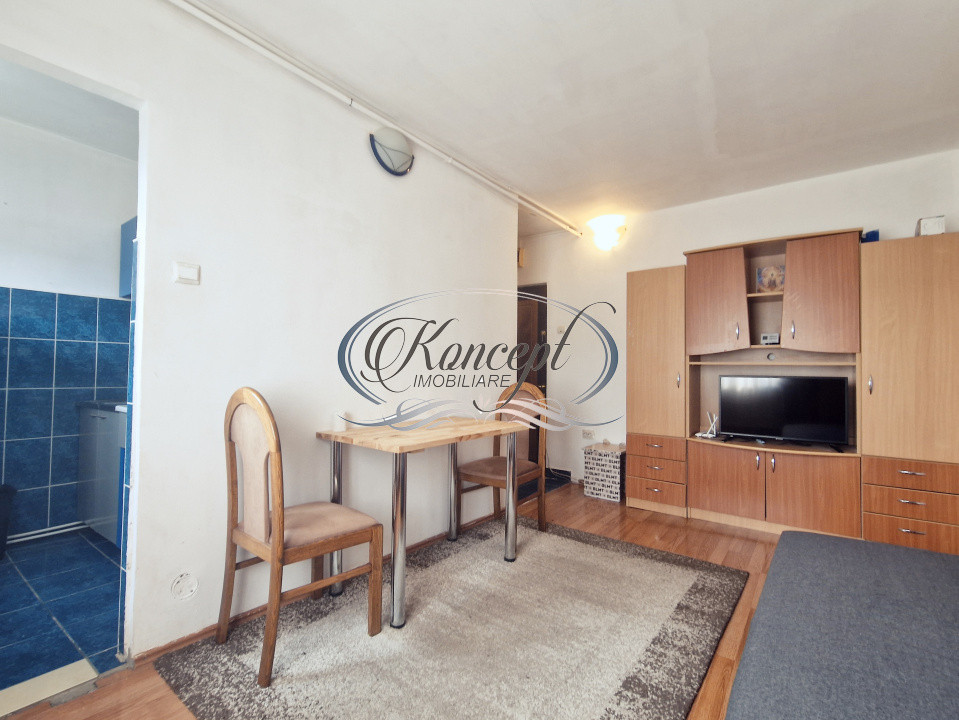 Garsoniera luminoasa cu bucatarie separata, centrala proprie in Dambul Rotund