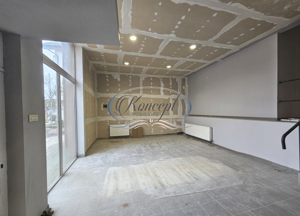 Spatiu comercial cu inaltime mare si curte proprie in Manastur