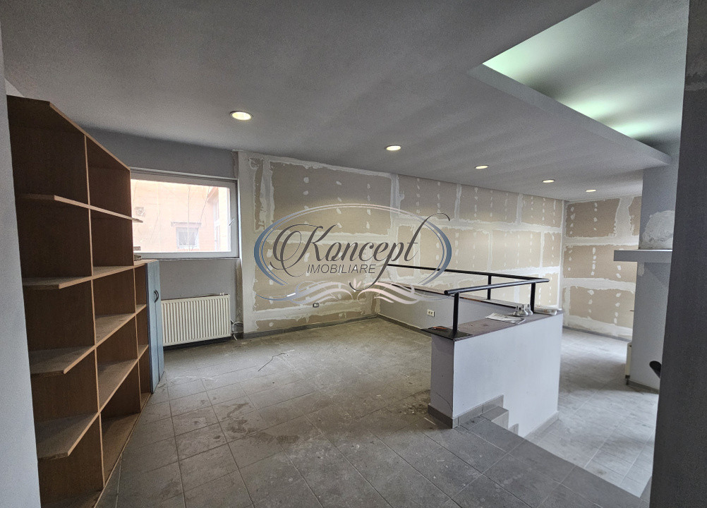 Spatiu comercial cu inaltime mare si curte proprie in Manastur