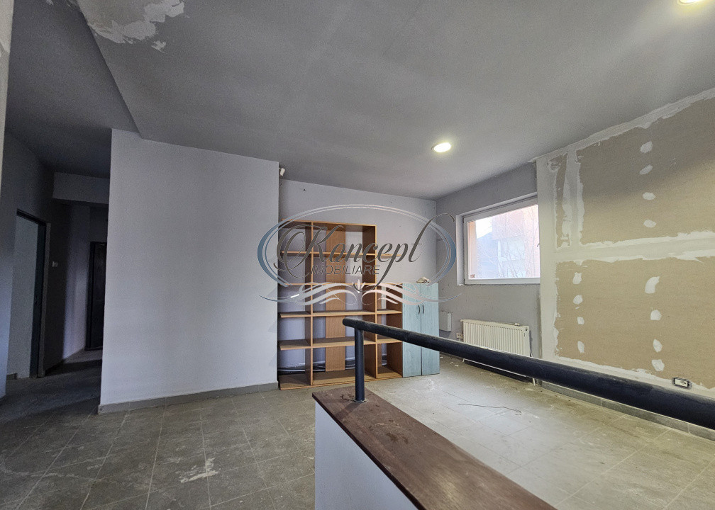 Spatiu comercial cu inaltime mare si curte proprie in Manastur