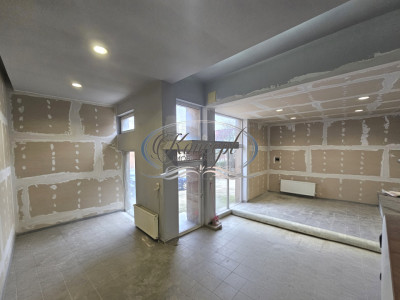 Spatiu comercial cu inaltime mare si curte proprie in Manastur