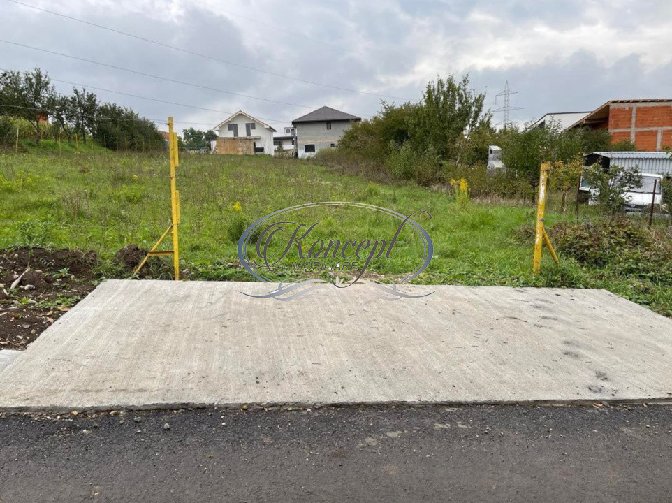 Teren intravilan generos cu utilitati si front larg in Jucu de Sus