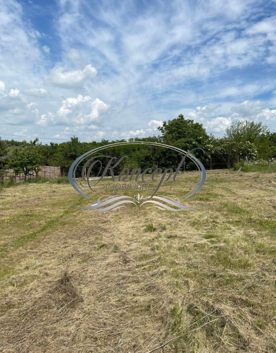 Teren intravilan generos cu utilitati si front larg in Jucu de Sus