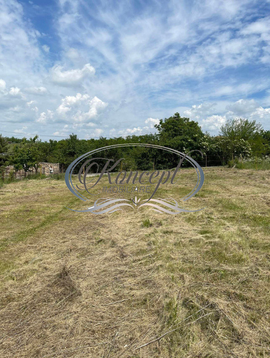 Teren intravilan generos cu utilitati si front larg in Jucu de Sus