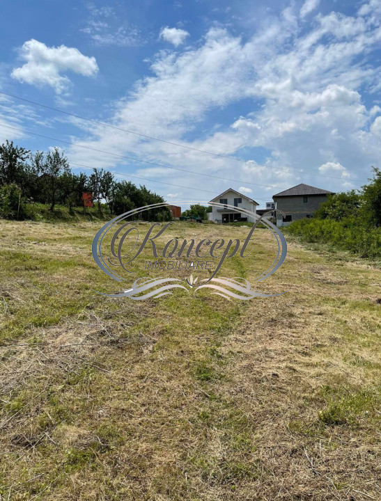 Teren intravilan generos cu utilitati si front larg in Jucu de Sus