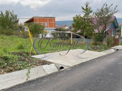 Teren intravilan generos cu utilitati si front larg in Jucu de Sus