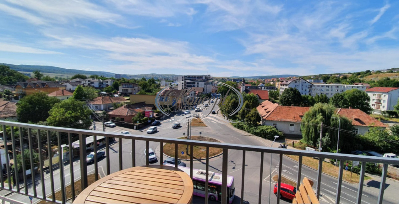 Locuinta luminoasa cu balcon si garaj subteran