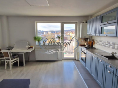 Locuinta luminoasa cu balcon si garaj subteran