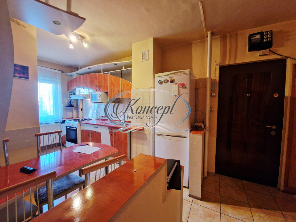 Apartament spatios, luminos cu 2 balcoane inchise in Manastur, zona Big