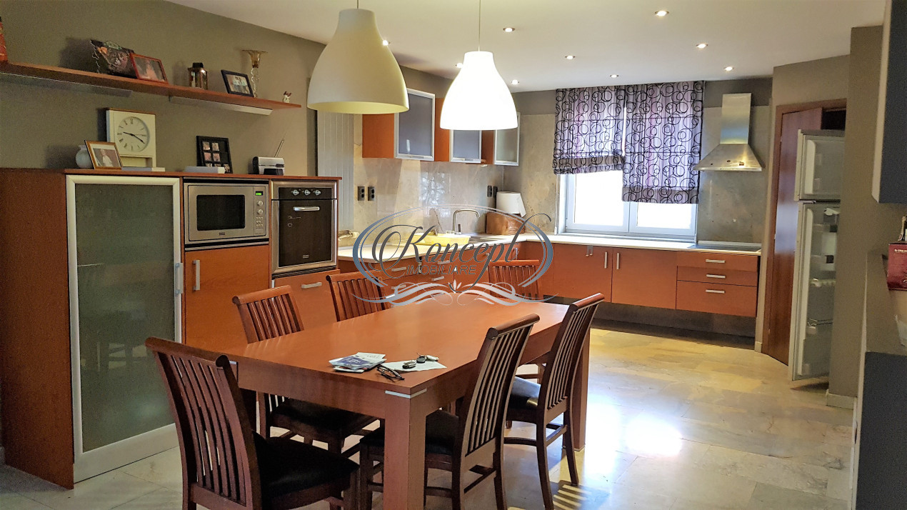 Casa frumoasa cu garaj si curte proprie in Buna Ziua