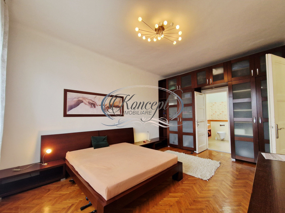 Apartament spatios cu garaj, renovat complet, zona hotel Napoca