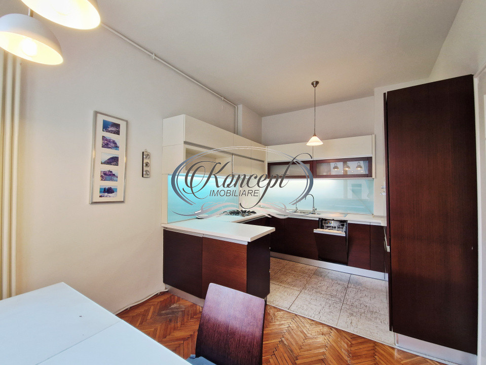 Apartament spatios cu garaj, renovat complet, zona hotel Napoca