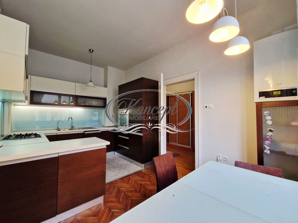 Apartament spatios cu garaj, renovat complet, zona hotel Napoca
