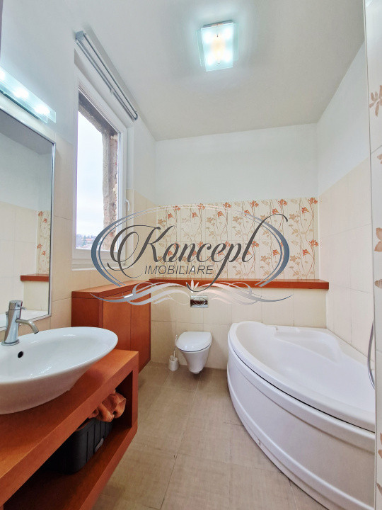 Apartament spatios cu garaj, renovat complet, zona hotel Napoca