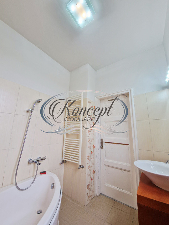 Apartament spatios cu garaj, renovat complet, zona hotel Napoca